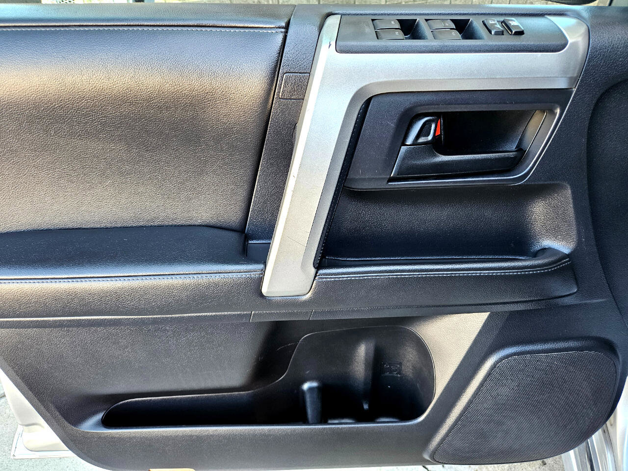 Used 2010 Toyota 4Runner Limited image 11
