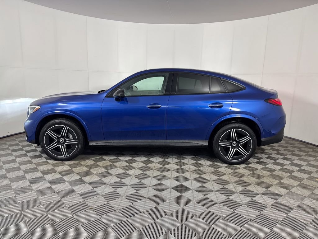 Used 2024 Mercedes-Benz GLC 300 4MATIC w/ AMG Line image 2