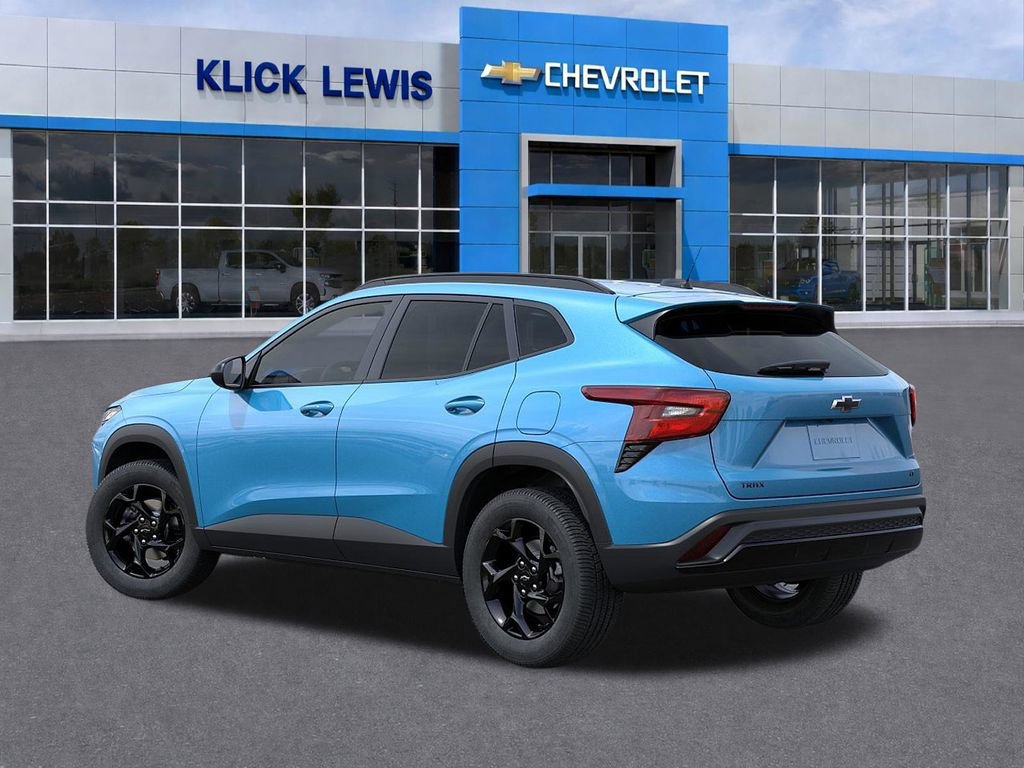 New 2026 Chevrolet Trax LT w/ Midnight Edition FWD image 3