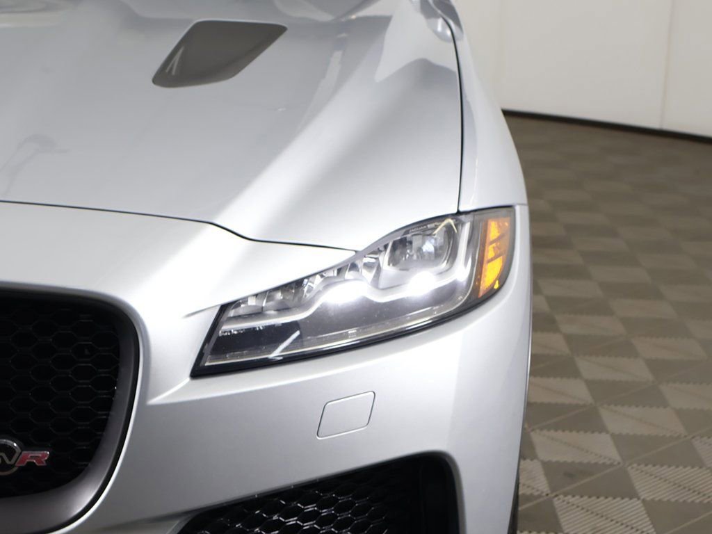Used 2020 Jaguar F-PACE SVR image 17