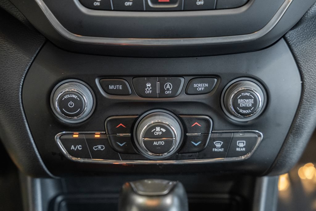 Certified 2023 Jeep Cherokee Altitude Lux AWD/4WD image 24