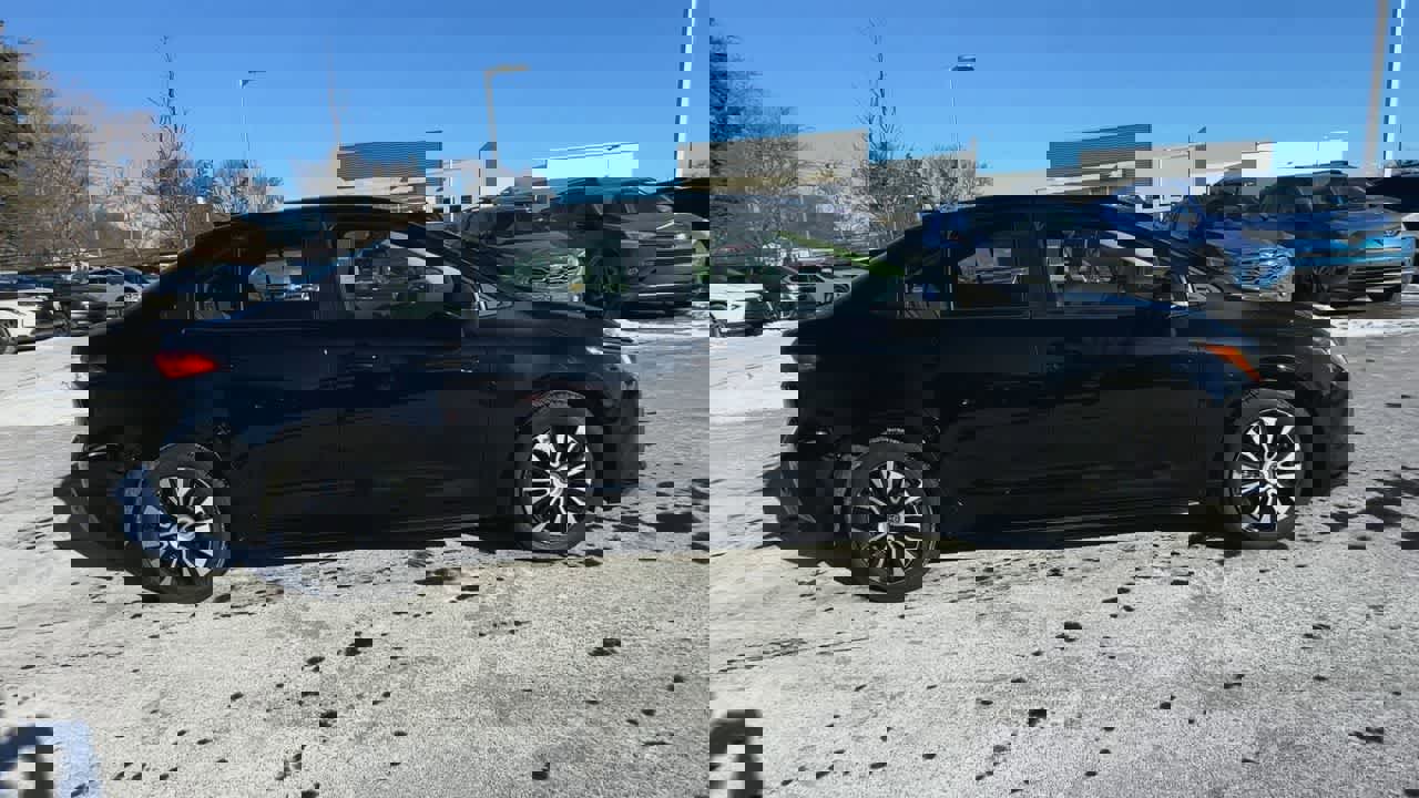 Used 2022 Toyota Corolla LE image 9