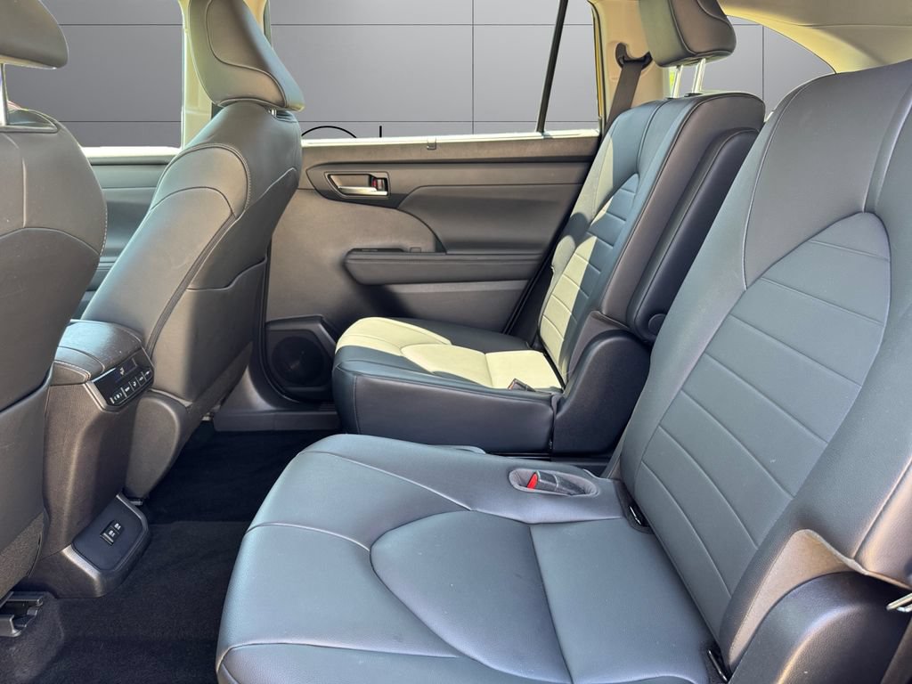 Certified 2020 Toyota Highlander XLE AWD/4WD image 18