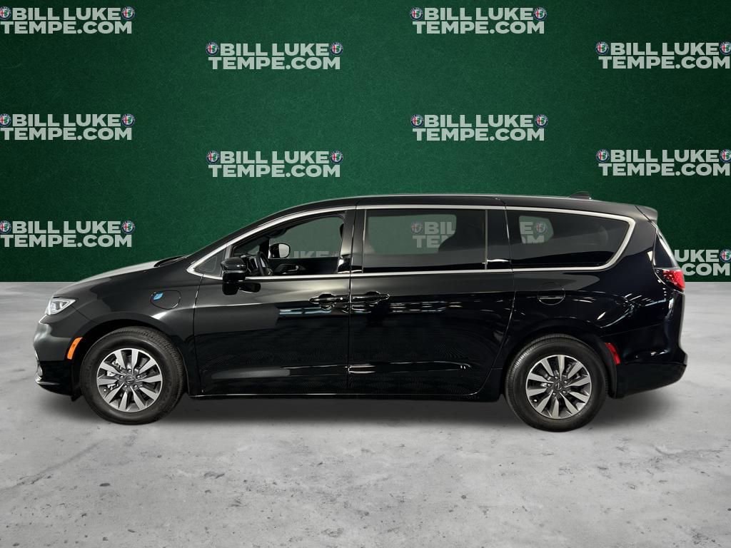 Used 2025 Chrysler Pacifica Select image 11