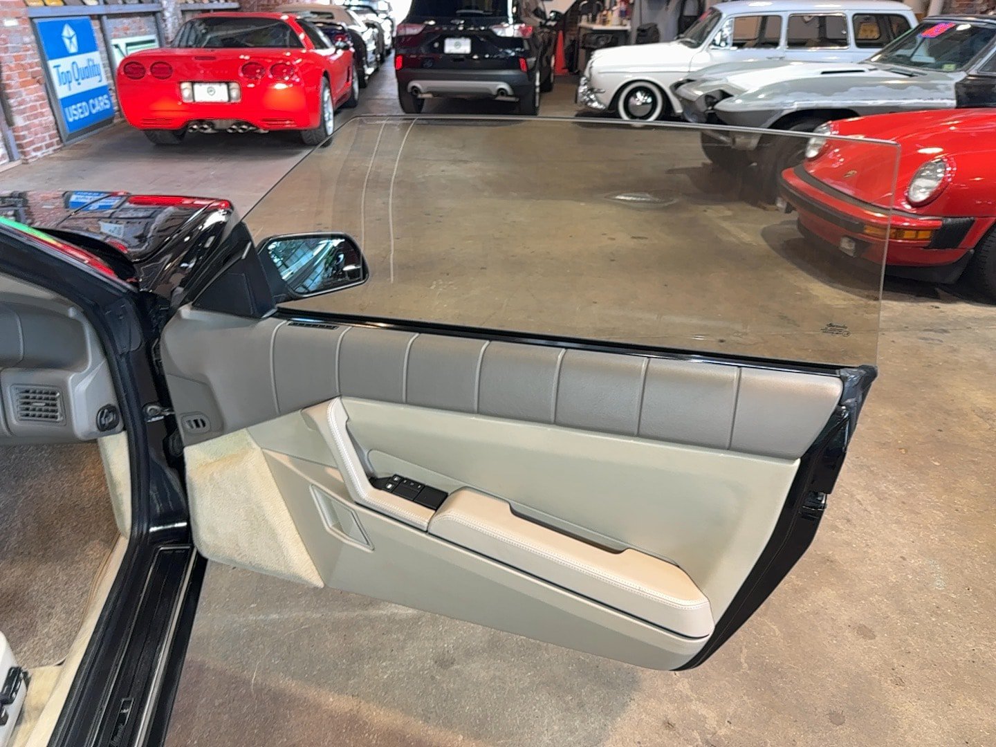 Used 1993 Cadillac Allante FWD image 59
