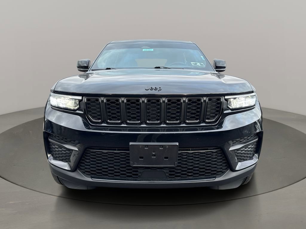 Used 2023 Jeep Grand Cherokee Altitude image 2