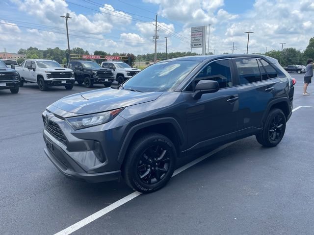 Used 2022 Toyota RAV4 LE image 3