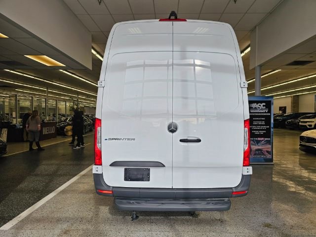 Used 2024 Mercedes-Benz eSprinter 170 Cargo image 5