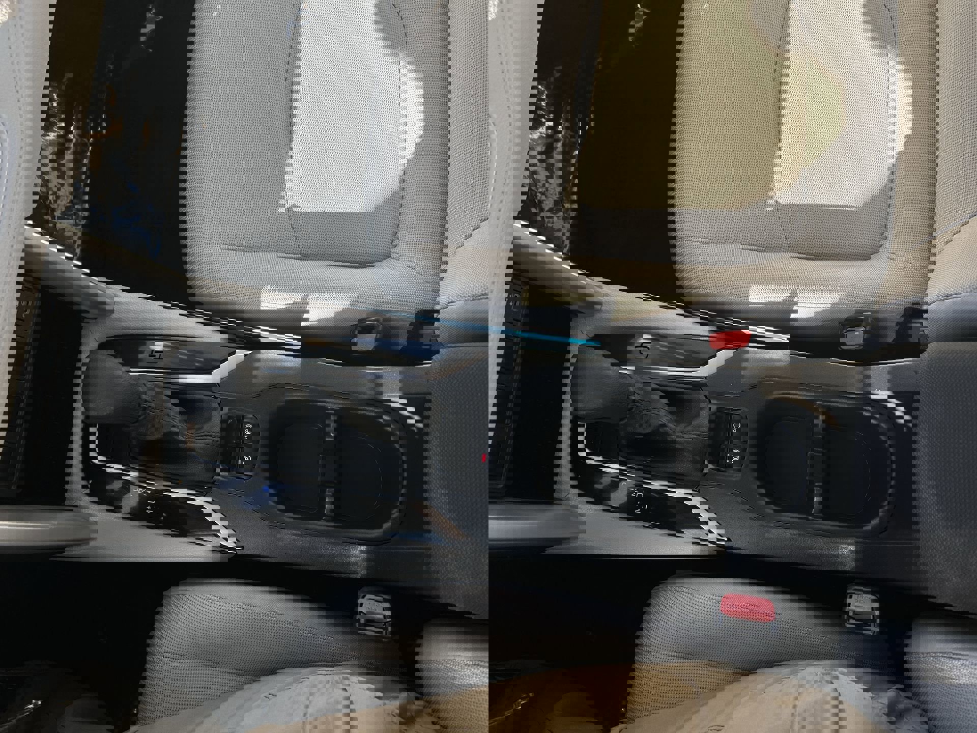 Used 2025 Toyota Corolla Cross L image 22