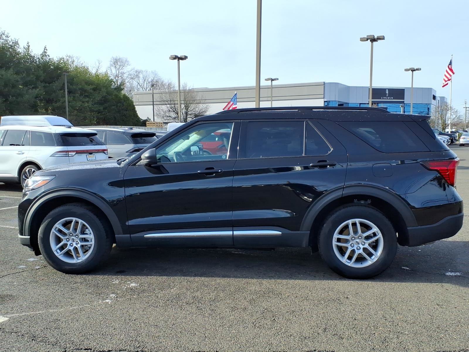 Used 2025 Ford Explorer Active image 4