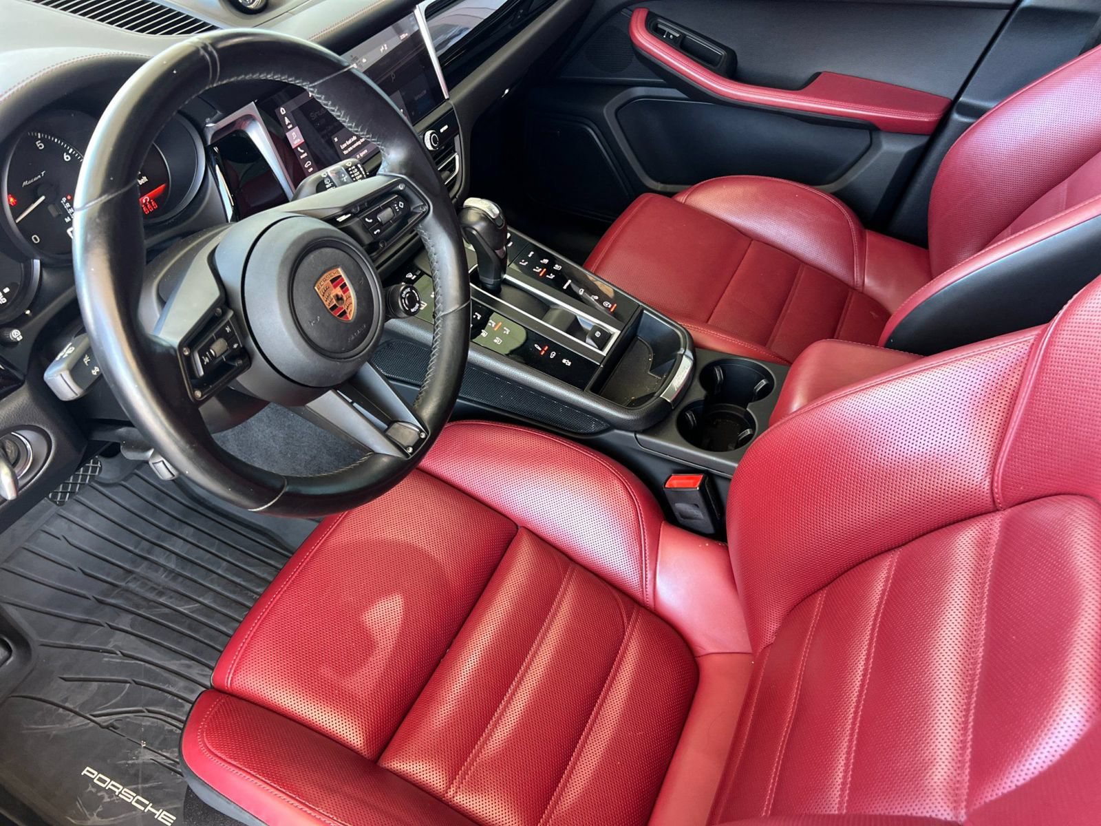 Certified 2023 Porsche Macan Turbo AWD/4WD image 4