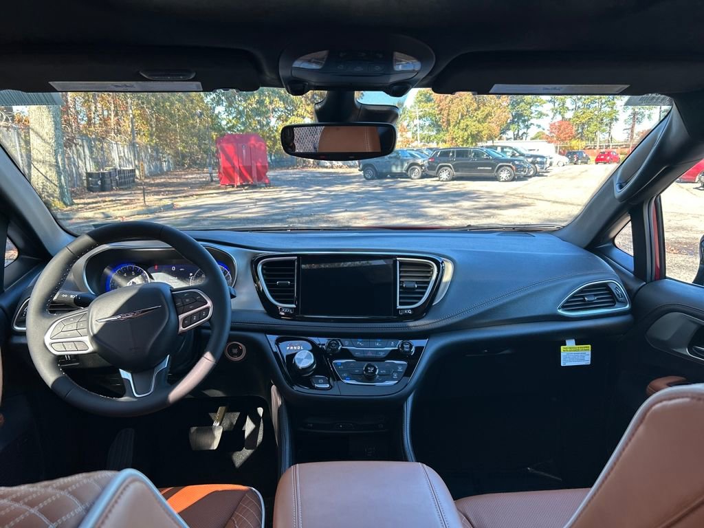 New 2026 Chrysler Pacifica Pinnacle image 24