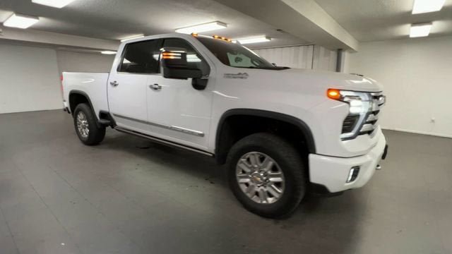 Certified 2024 Chevrolet Silverado 2500 High Country w/ High Country Premium Package AWD/4WD image 2