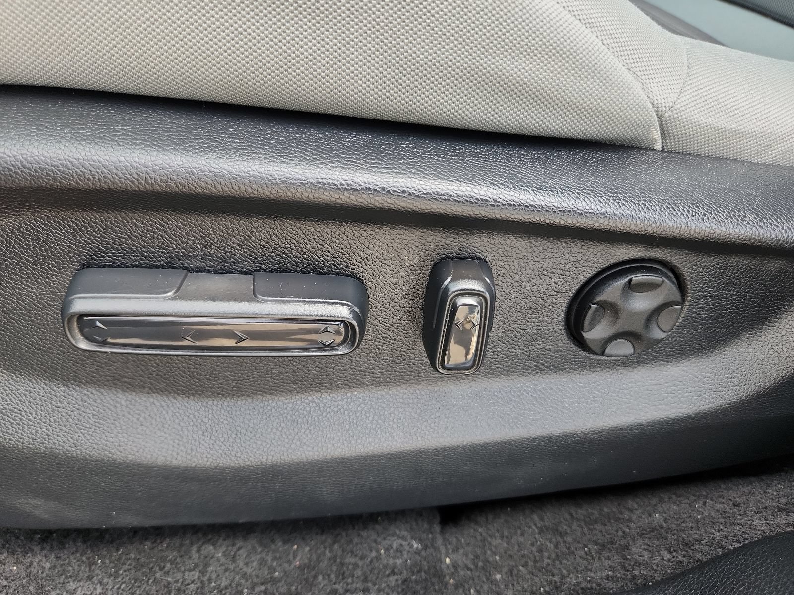 Used 2019 Honda CR-V EX image 12