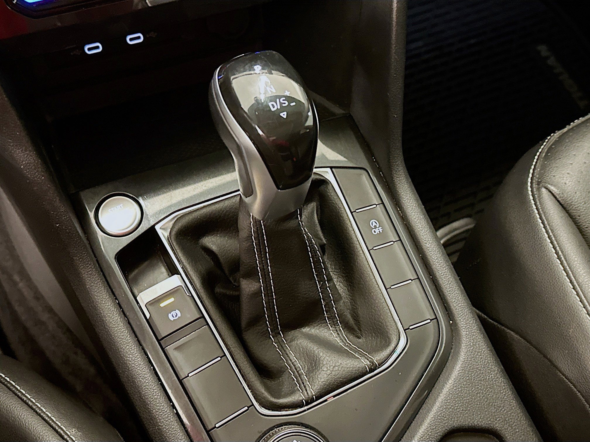 Used 2022 Volkswagen Tiguan SE image 25