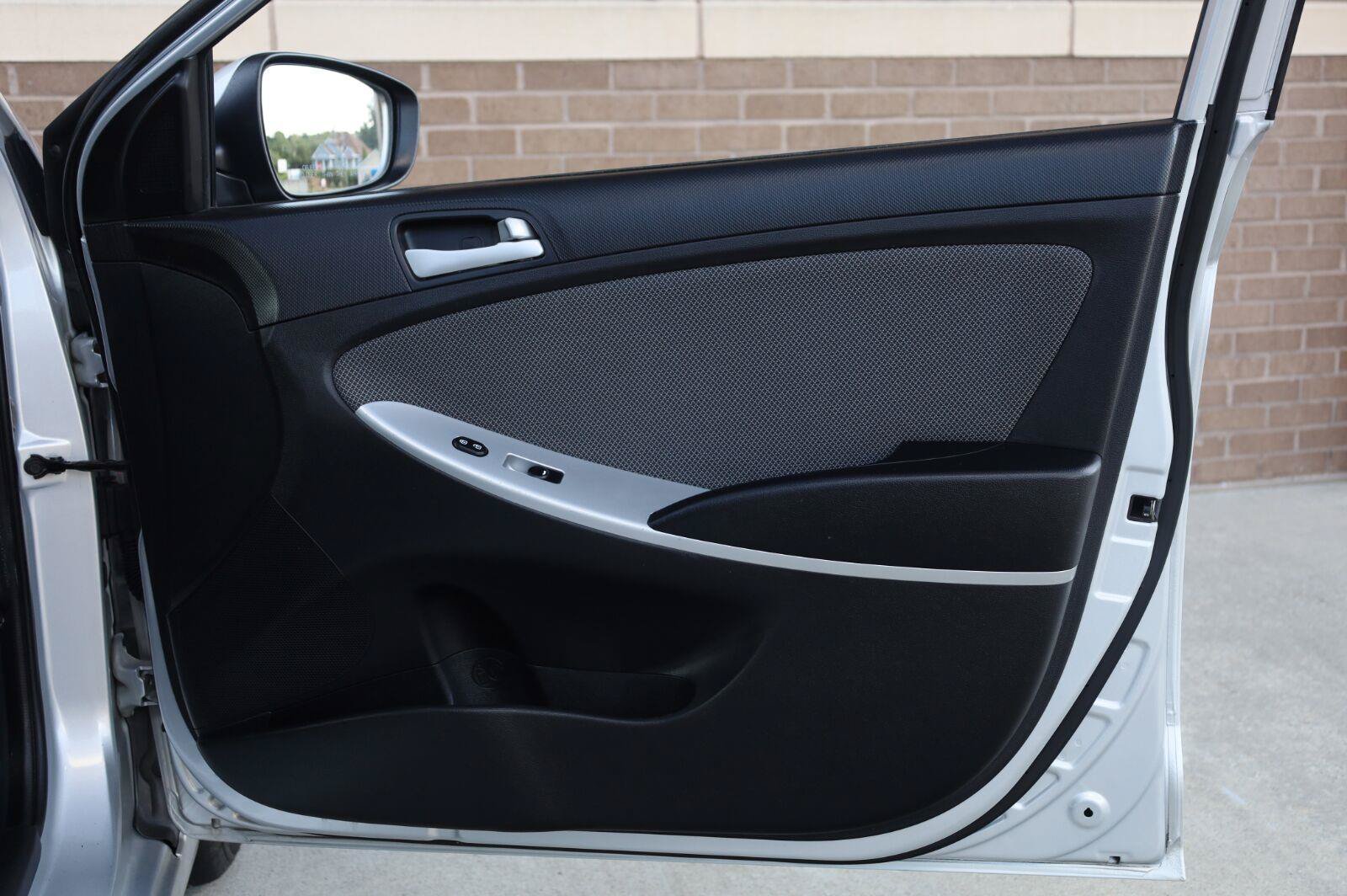 Used 2013 Hyundai Accent GS FWD image 25