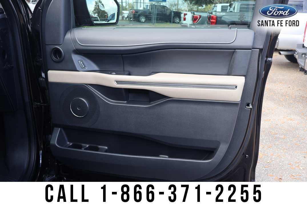 Used 2024 Ford Expedition XLT image 27