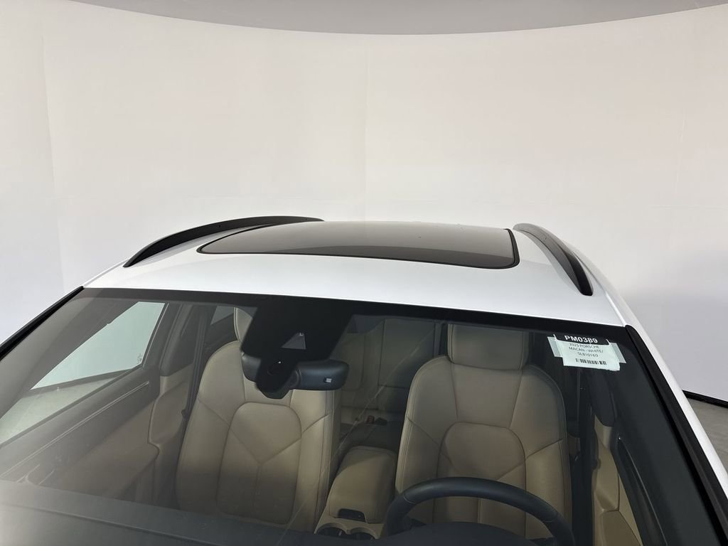 Certified 2025 Porsche Macan image 17