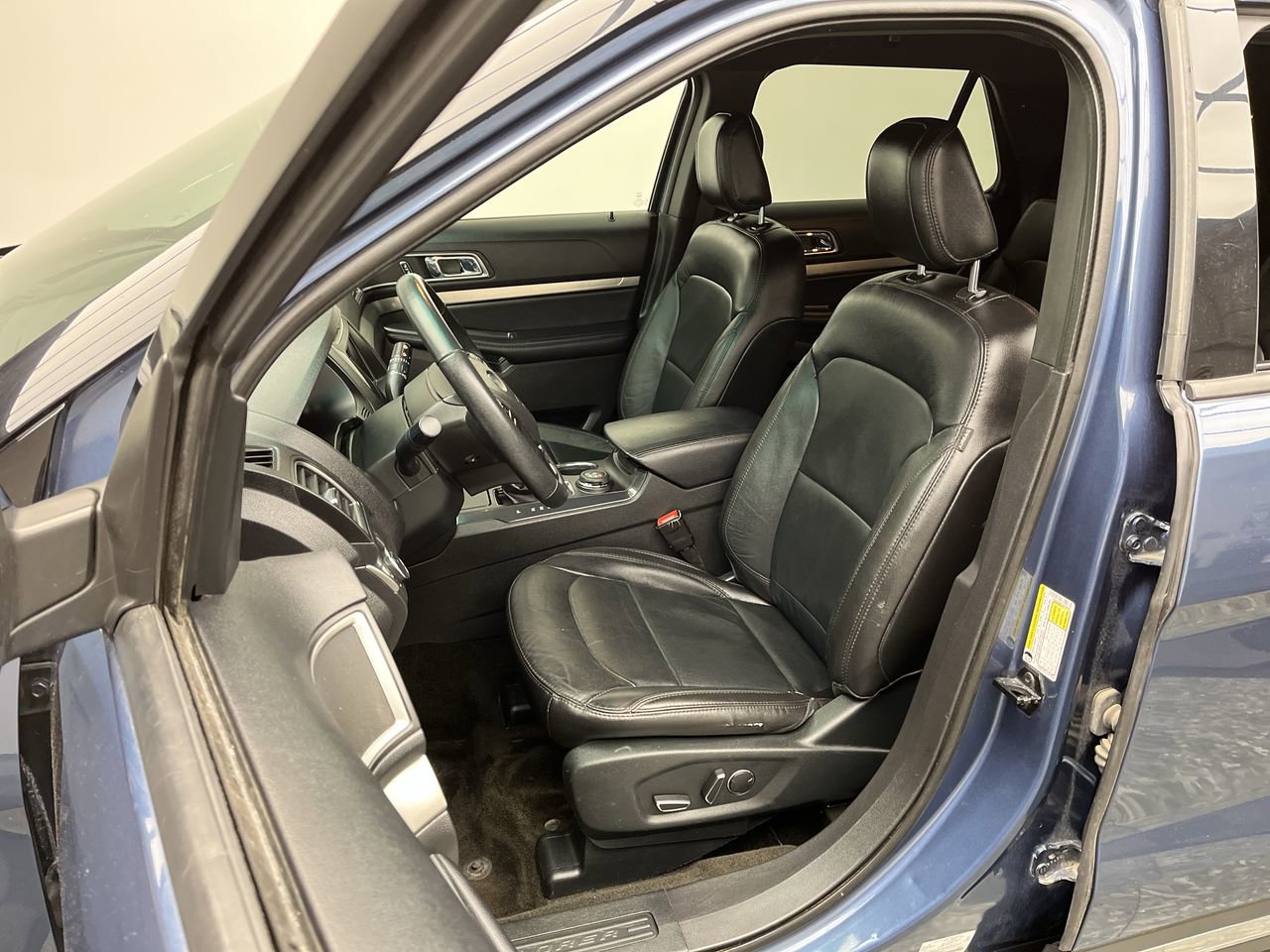 Used 2018 Ford Explorer XLT w/ Equipment Group 202A AWD/4WD image 9