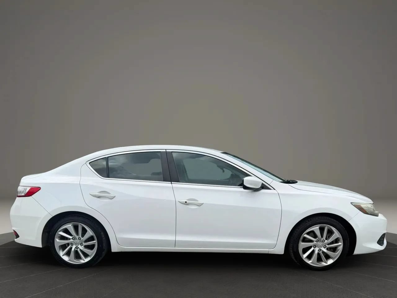 Used 2016 Acura ILX w/ Technology Plus Package FWD image 4