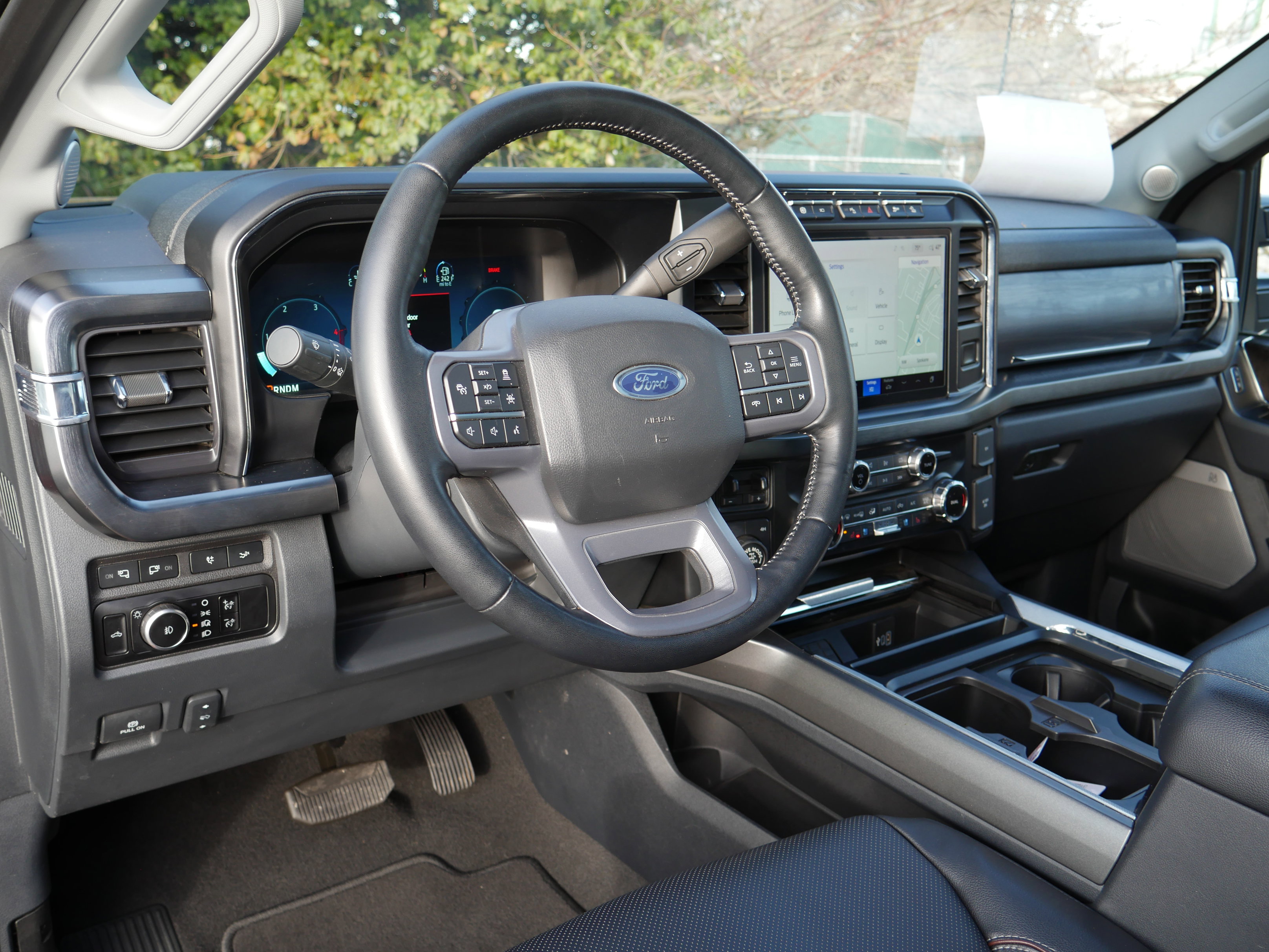 Certified 2023 Ford F250 Lariat w/ Lariat Ultimate Package image 4