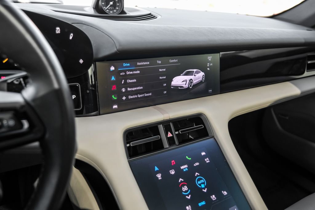 Used 2022 Porsche Taycan image 23