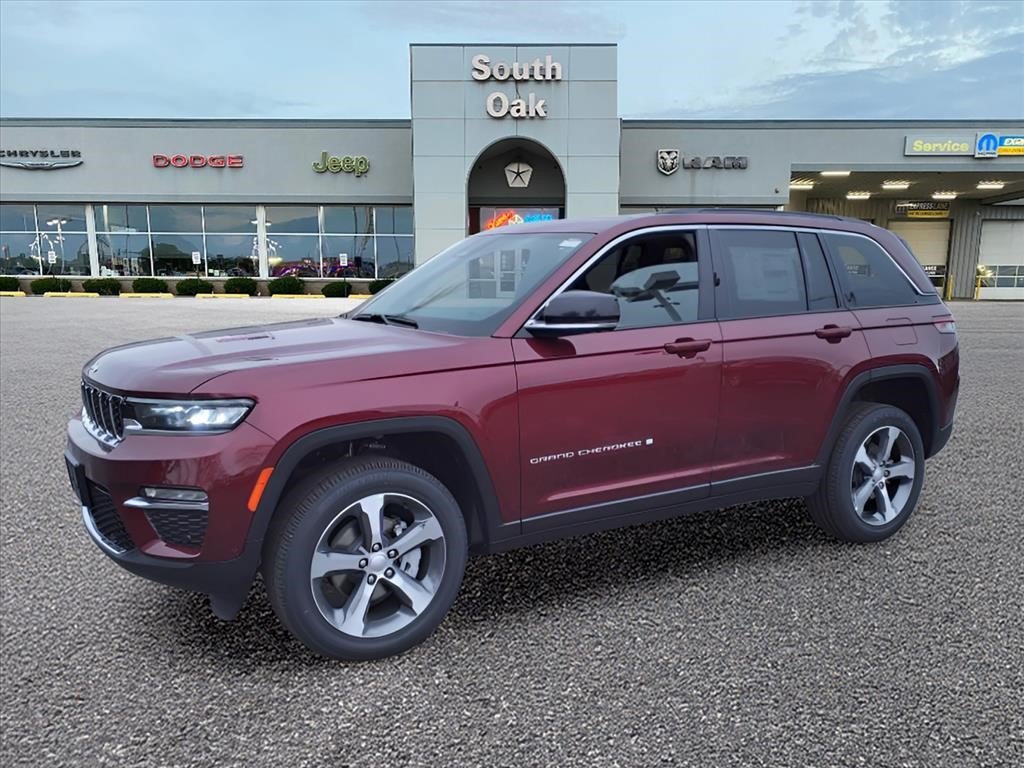 Certified 2025 Jeep Grand Cherokee Limited w/ Luxury Tech Group II AWD/4WD image 4