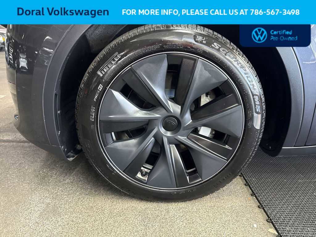 Used 2025 Tesla Model Y Long Range image 10