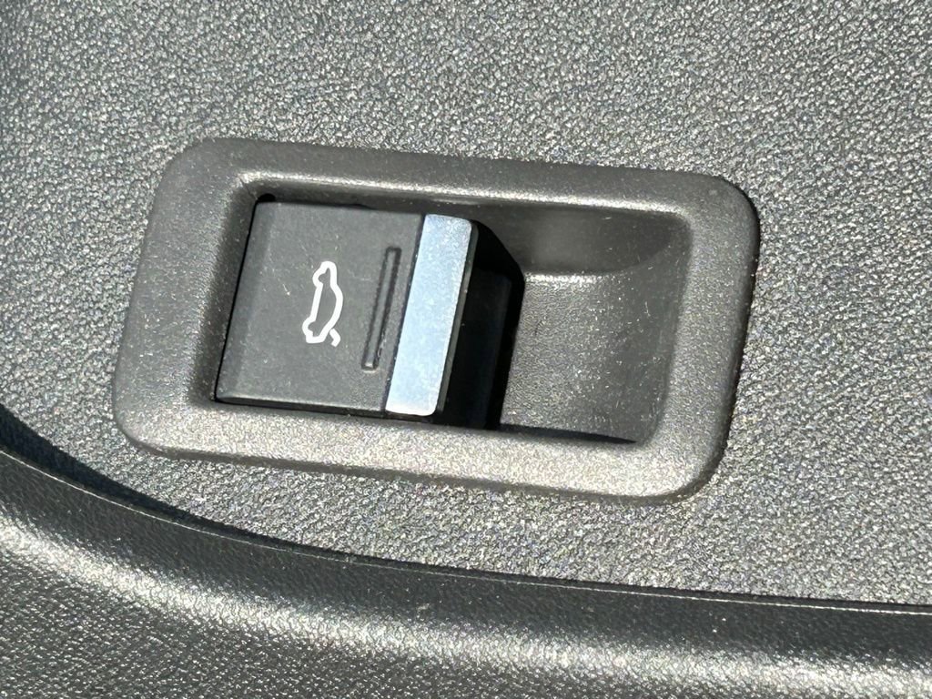 Used 2024 Audi Q4 e-tron Premium w/ Convenience Package image 68