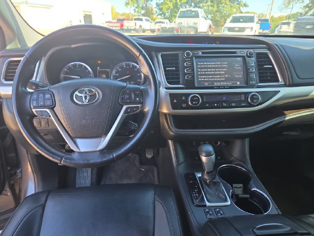 Used 2017 Toyota Highlander XLE AWD/4WD image 11