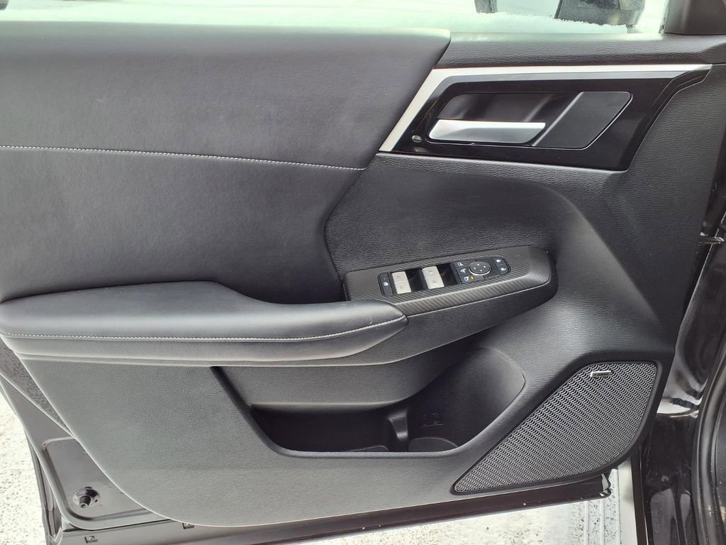 Used 2025 Mitsubishi Outlander SE image 15