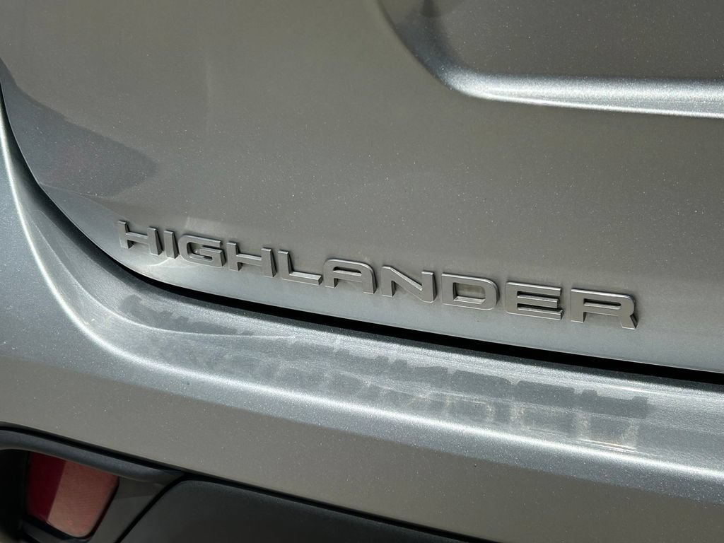 Used 2021 Toyota Highlander XLE FWD image 13