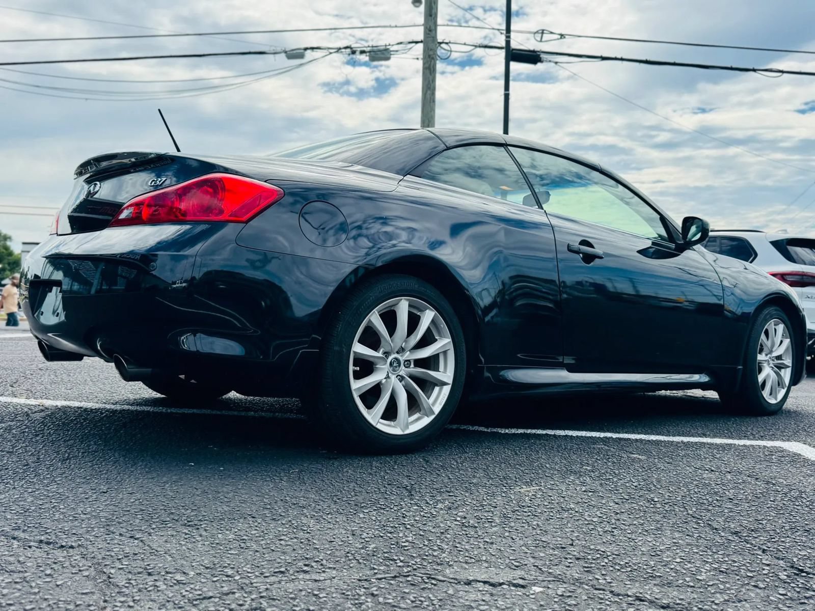 Used 2011 INFINITI G37 Convertible w/ Premium Pkg RWD image 5