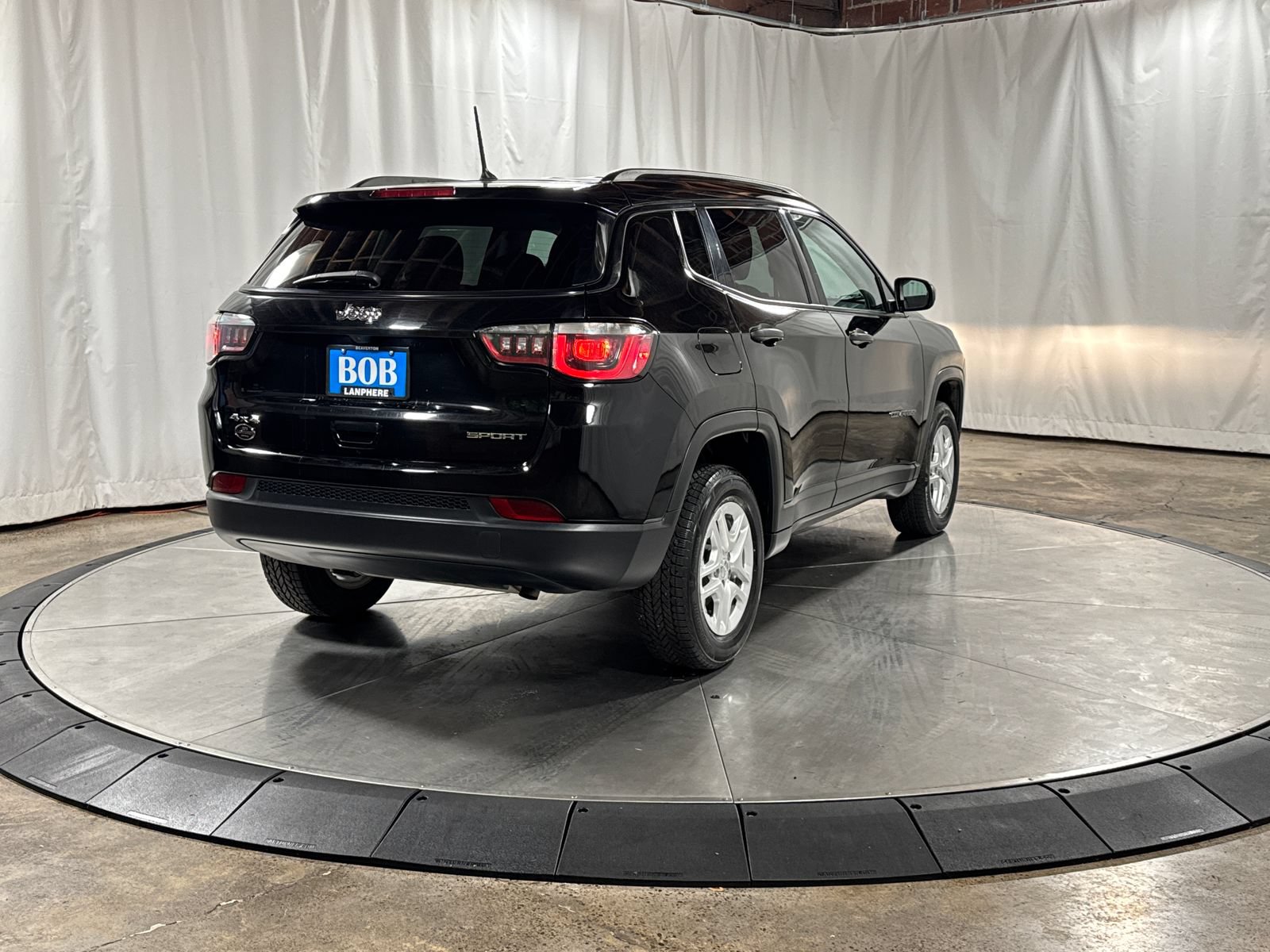 Used 2018 Jeep Compass Sport w/ Cold Weather Group AWD/4WD image 8