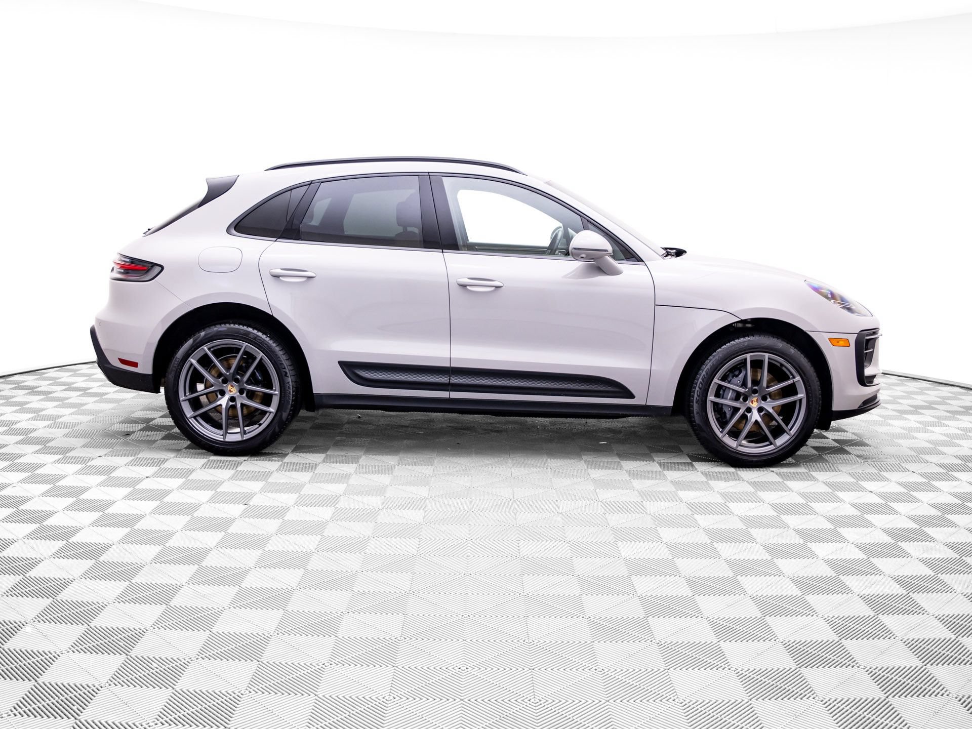 Used 2023 Porsche Macan AWD/4WD image 7