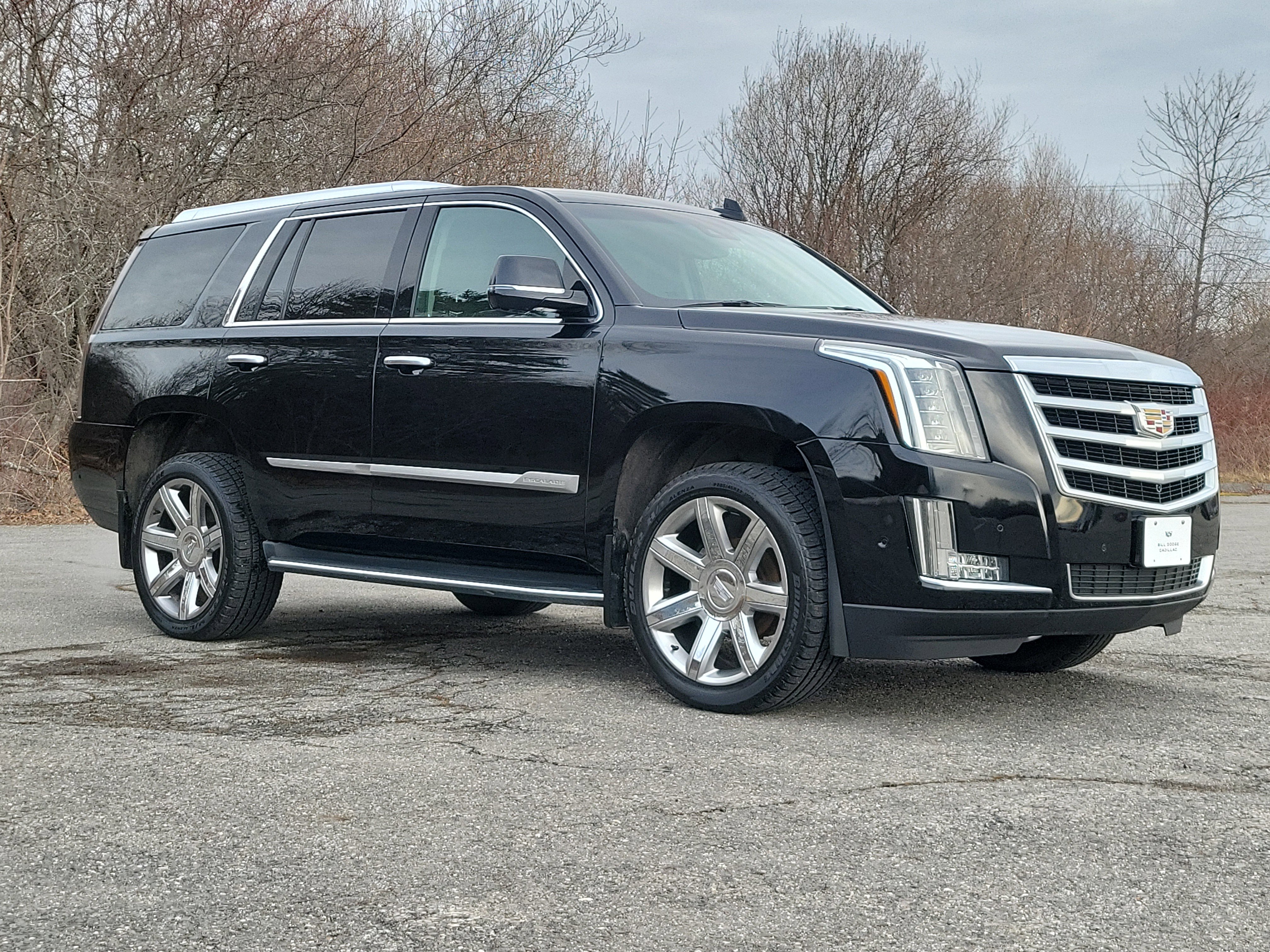 Used 2019 Cadillac Escalade Luxury image 3