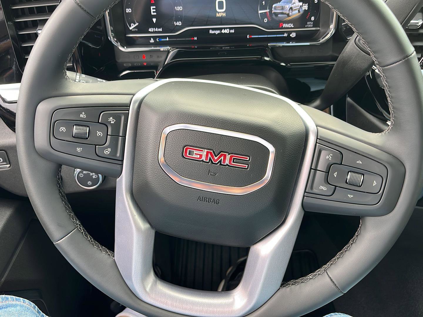 New 2025 GMC Sierra 1500 SLE w/ Preferred Package image 13