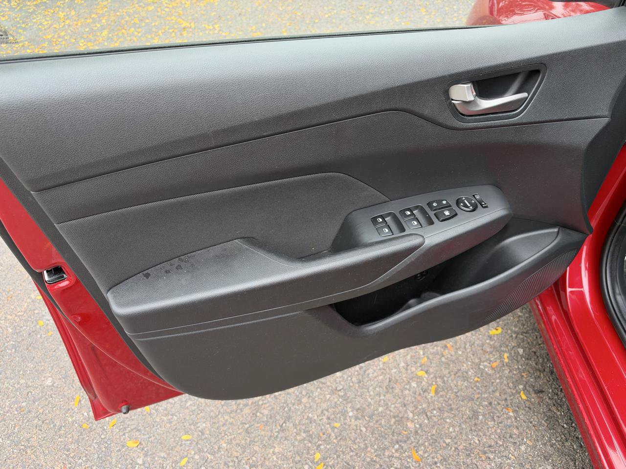 Used 2020 Hyundai Accent SE FWD image 9