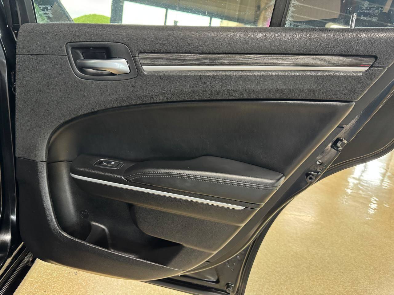 Used 2022 Chrysler 300 Touring RWD image 12