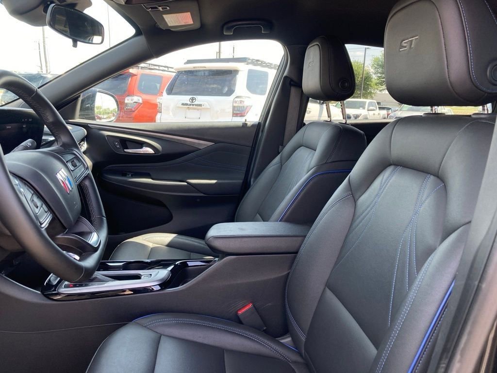 Used 2025 Buick Envista Sport Touring image 8