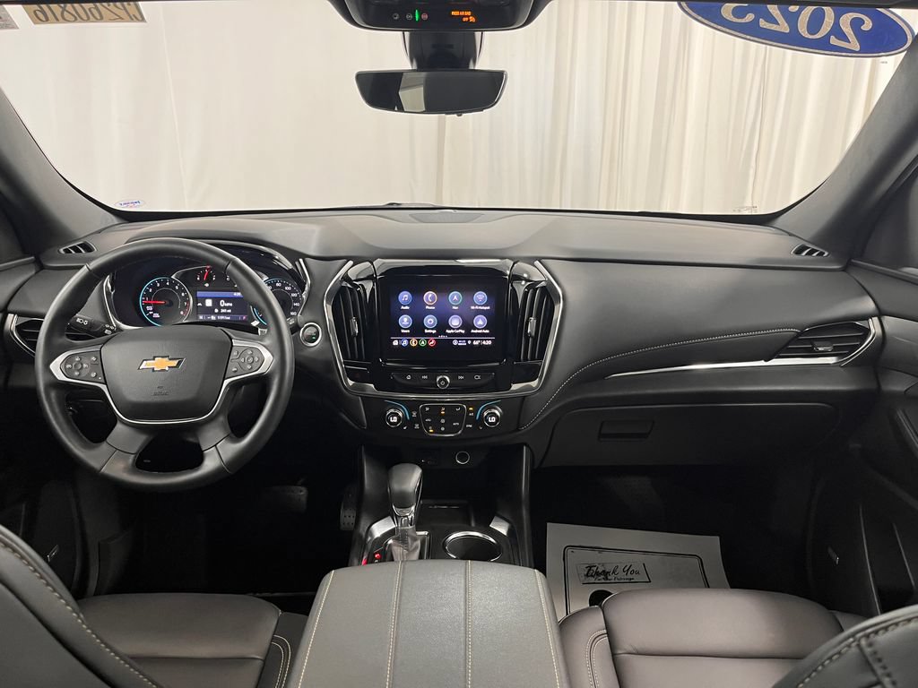 Used 2023 Chevrolet Traverse LT w/ LT Premium Package AWD/4WD image 2