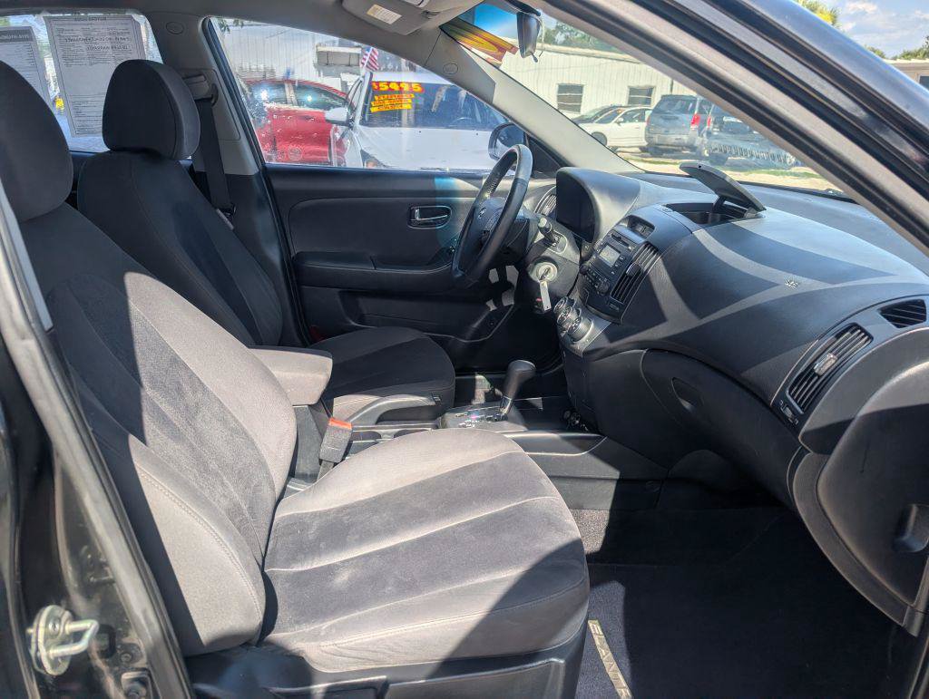 Used 2010 Hyundai Elantra SE FWD image 13