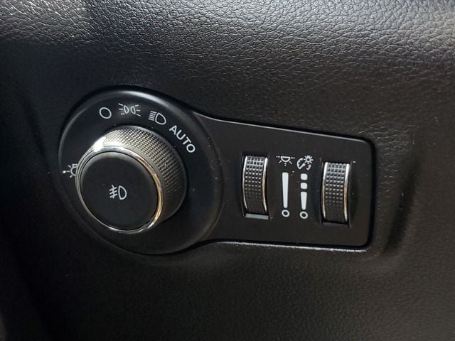 Used 2022 Jeep Compass Latitude FWD image 33