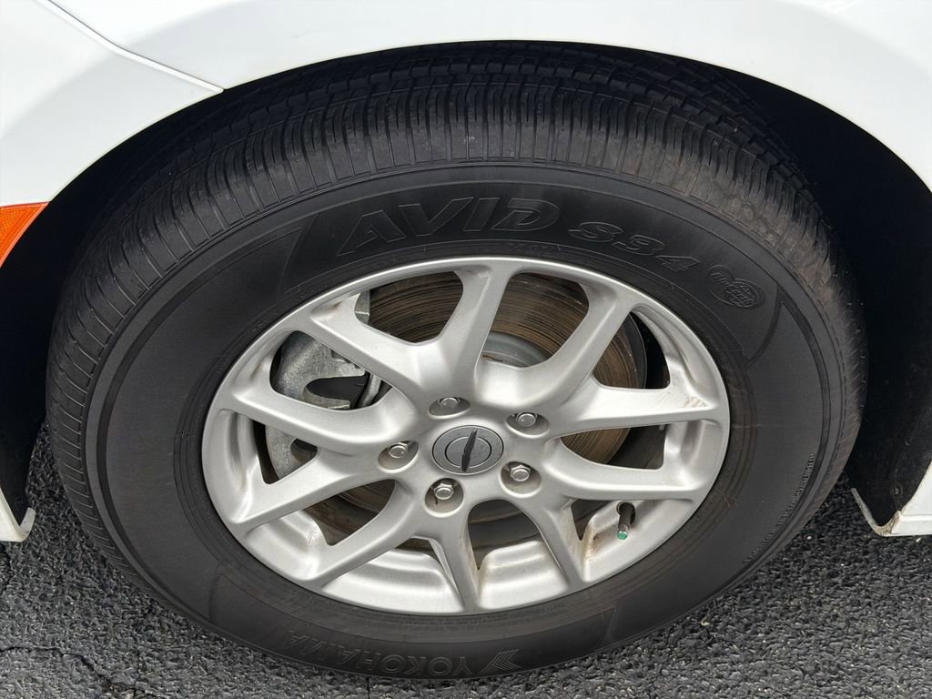 Used 2025 Chrysler Voyager LX image 16