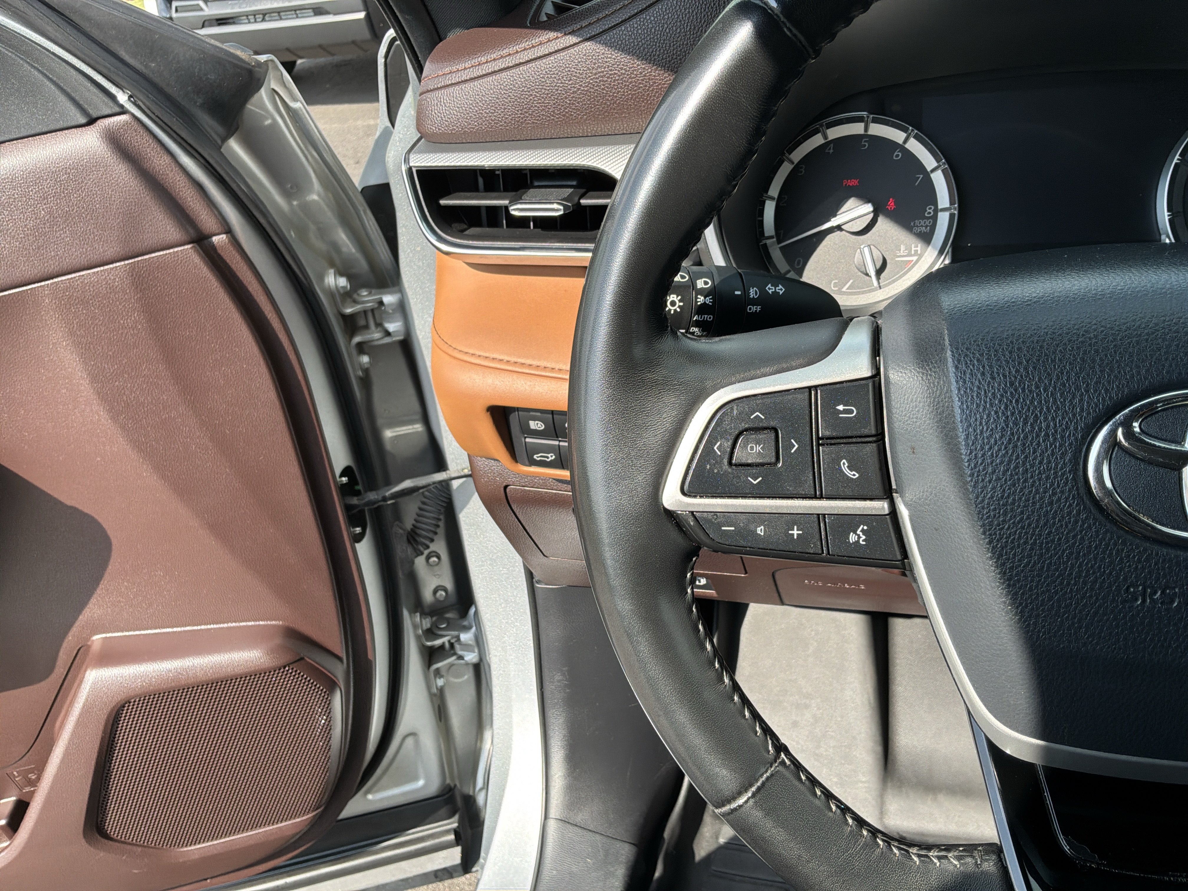 Used 2022 Toyota Highlander Platinum FWD image 19