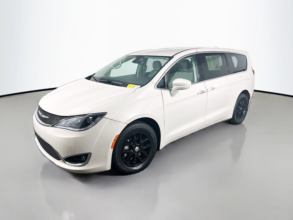 Used 2020 Chrysler Pacifica Touring image 3