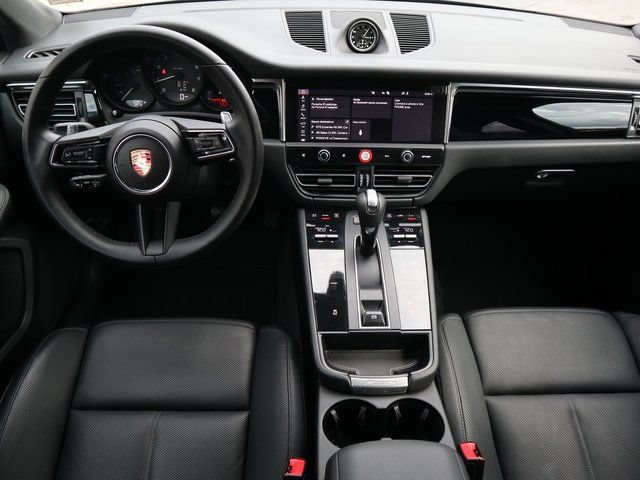 Certified 2024 Porsche Macan AWD/4WD image 22