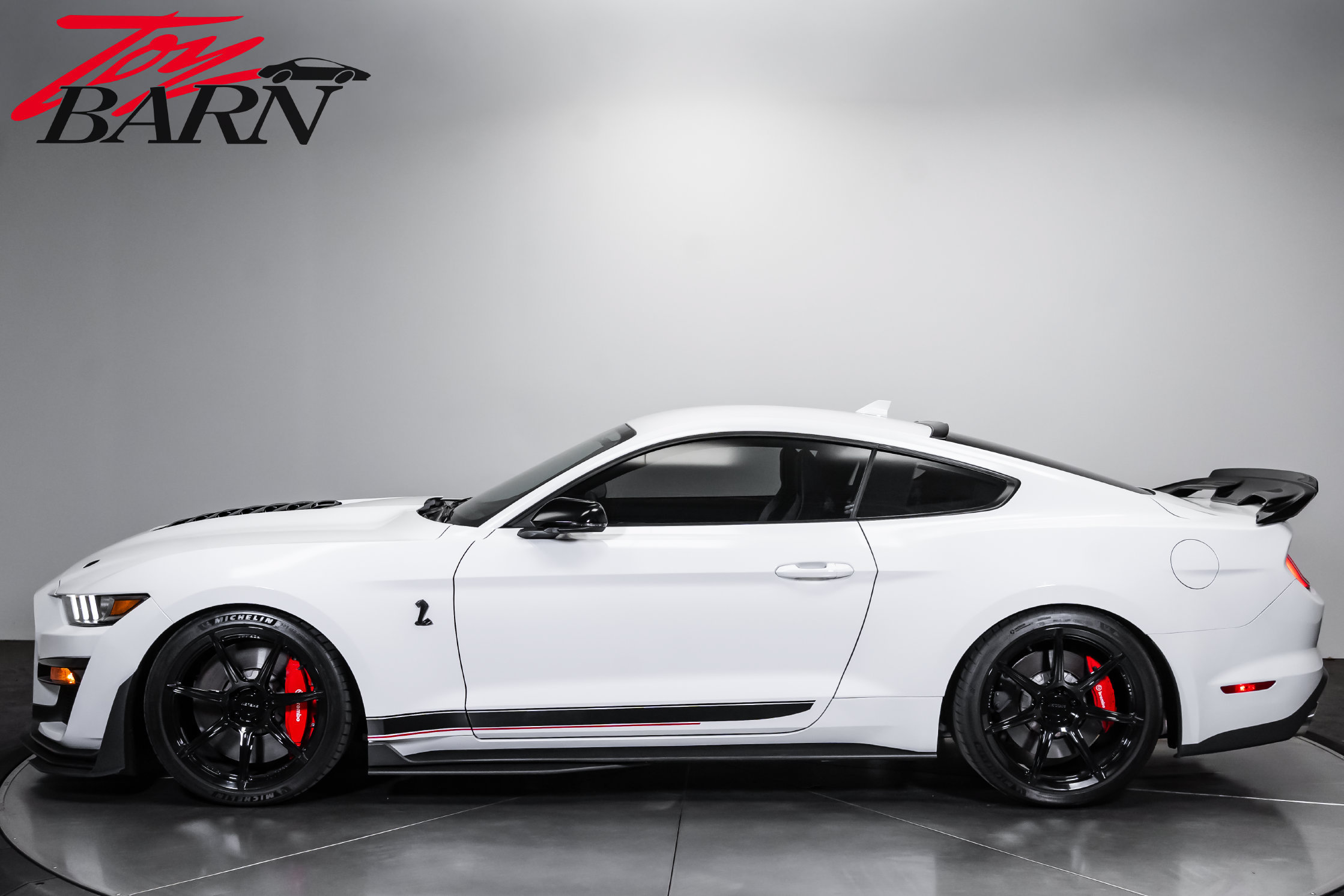 Used 2020 Ford Mustang Shelby GT500 w/ Technology Package RWD image 2