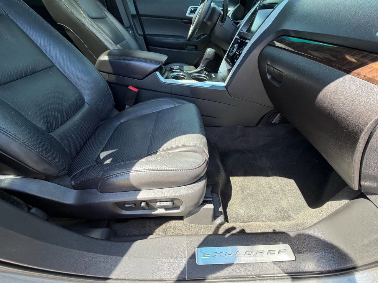 Used 2014 Ford Explorer Limited w/ Equipment Group 301A AWD/4WD image 44