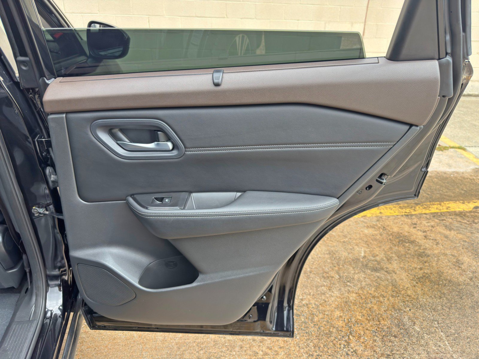Used 2022 Nissan Rogue SV w/ SV Premium Package FWD image 39
